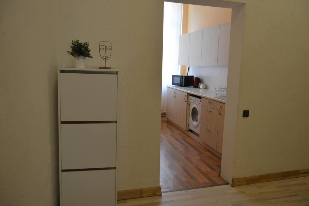Spacious Old Town Family Peachy 2 Bedrooms Apartment, Nearby The Riga Presidential Castle Bagian luar foto