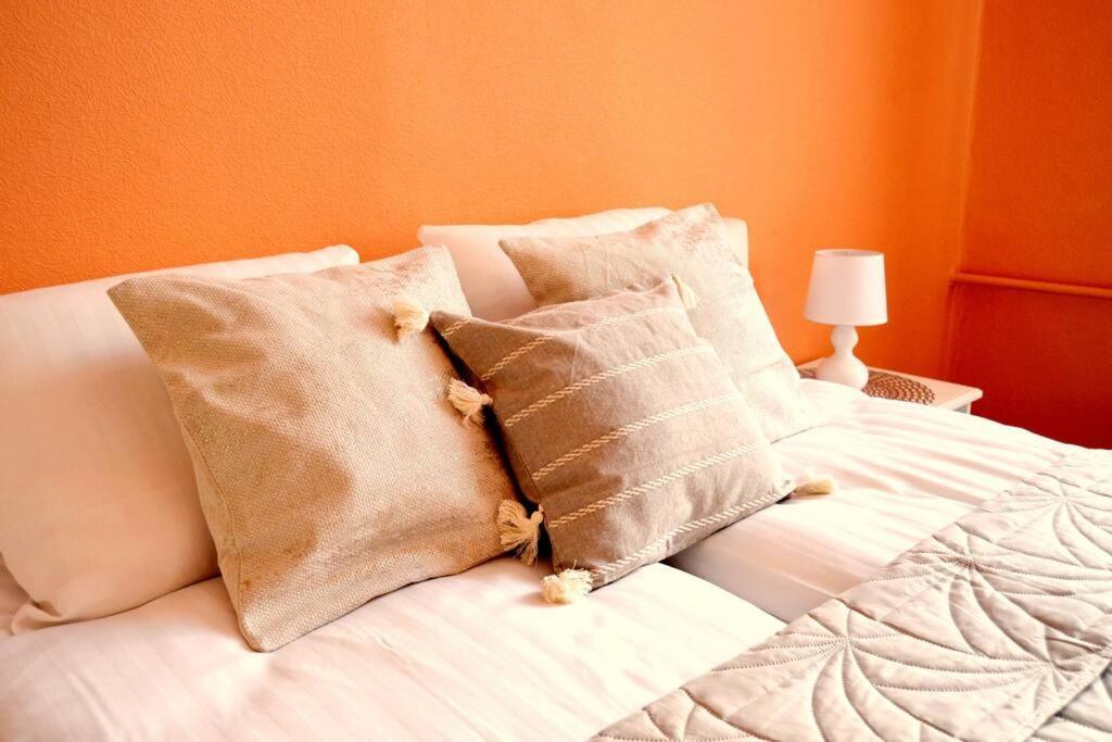 Spacious Old Town Family Peachy 2 Bedrooms Apartment, Nearby The Riga Presidential Castle Bagian luar foto