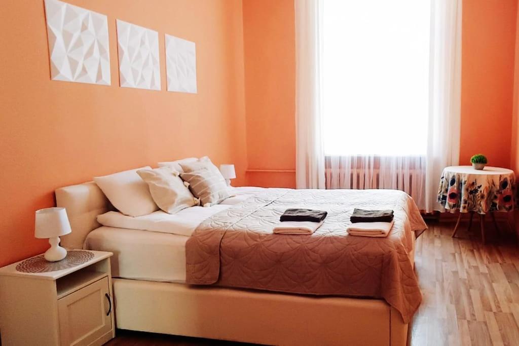 Spacious Old Town Family Peachy 2 Bedrooms Apartment, Nearby The Riga Presidential Castle Bagian luar foto