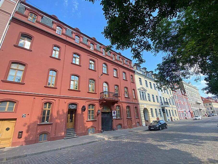 Spacious Old Town Family Peachy 2 Bedrooms Apartment, Nearby The Riga Presidential Castle Bagian luar foto