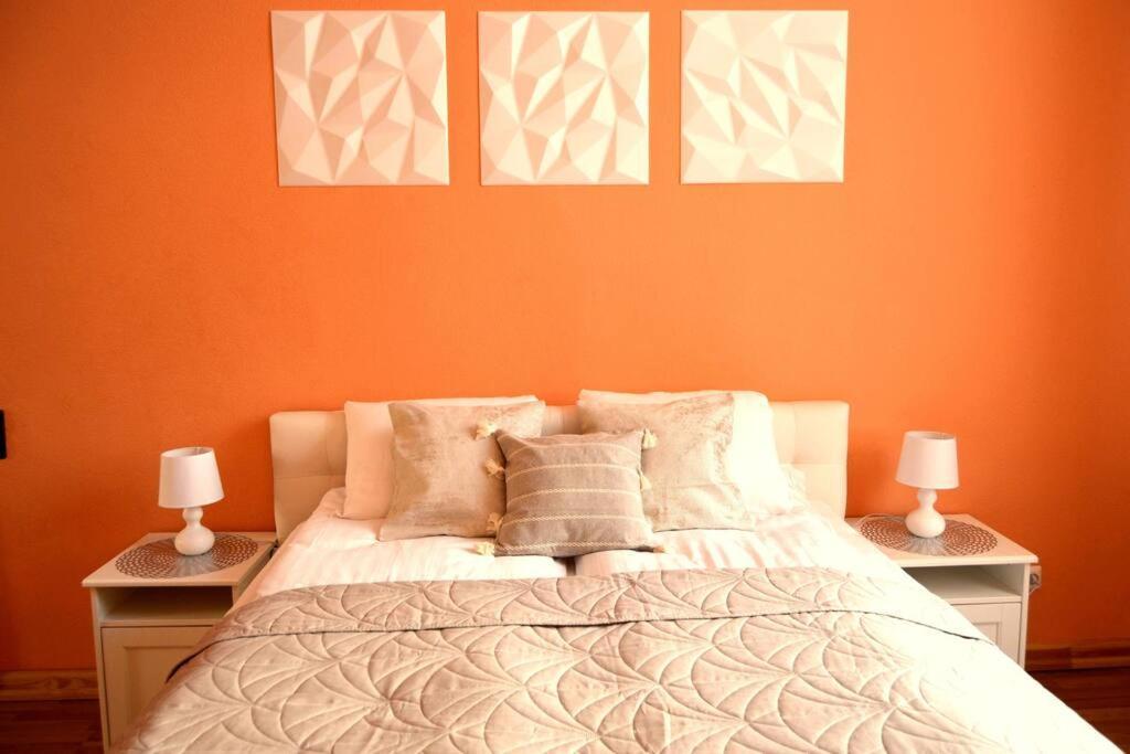 Spacious Old Town Family Peachy 2 Bedrooms Apartment, Nearby The Riga Presidential Castle Bagian luar foto