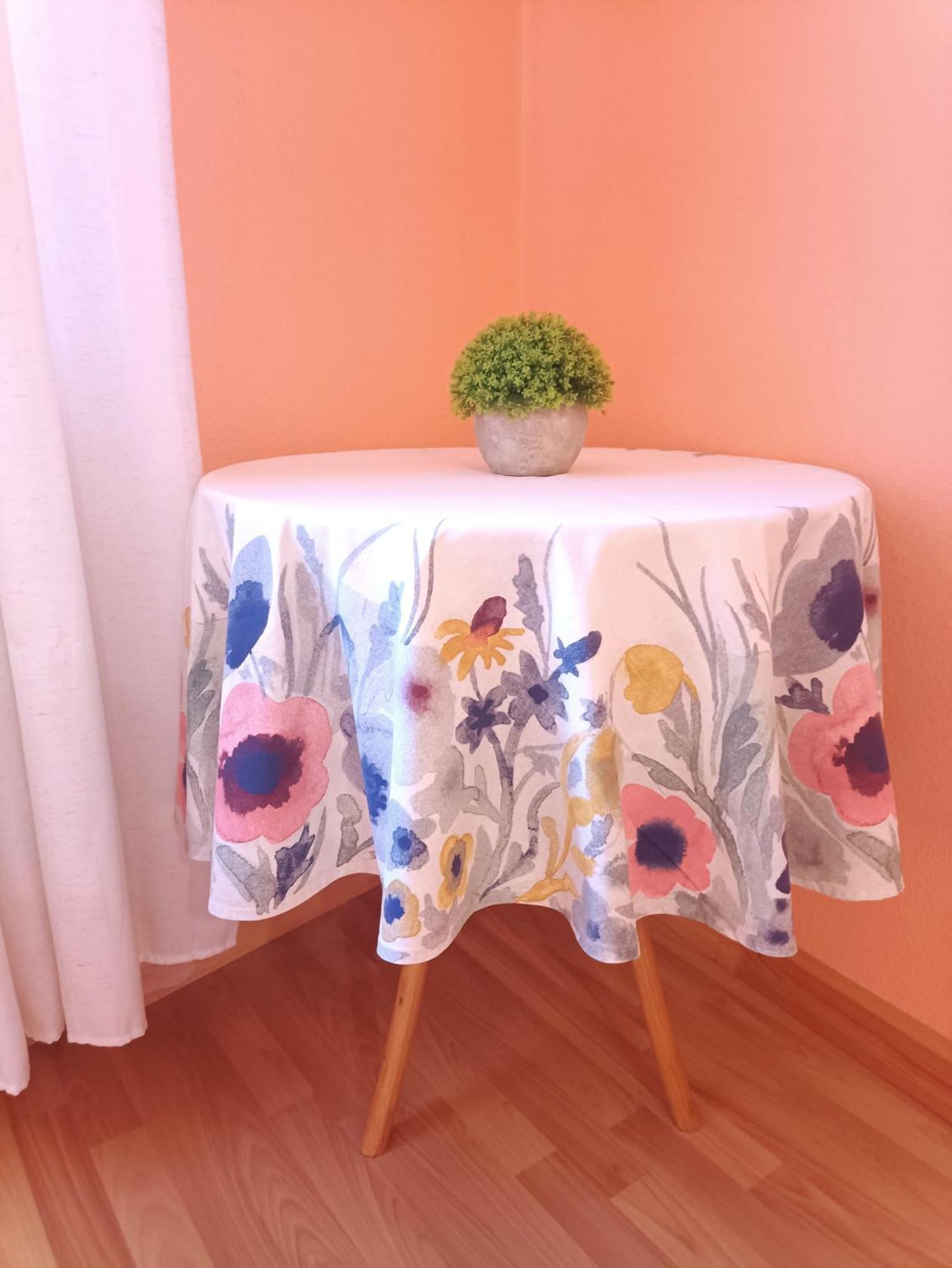 Spacious Old Town Family Peachy 2 Bedrooms Apartment, Nearby The Riga Presidential Castle Bagian luar foto