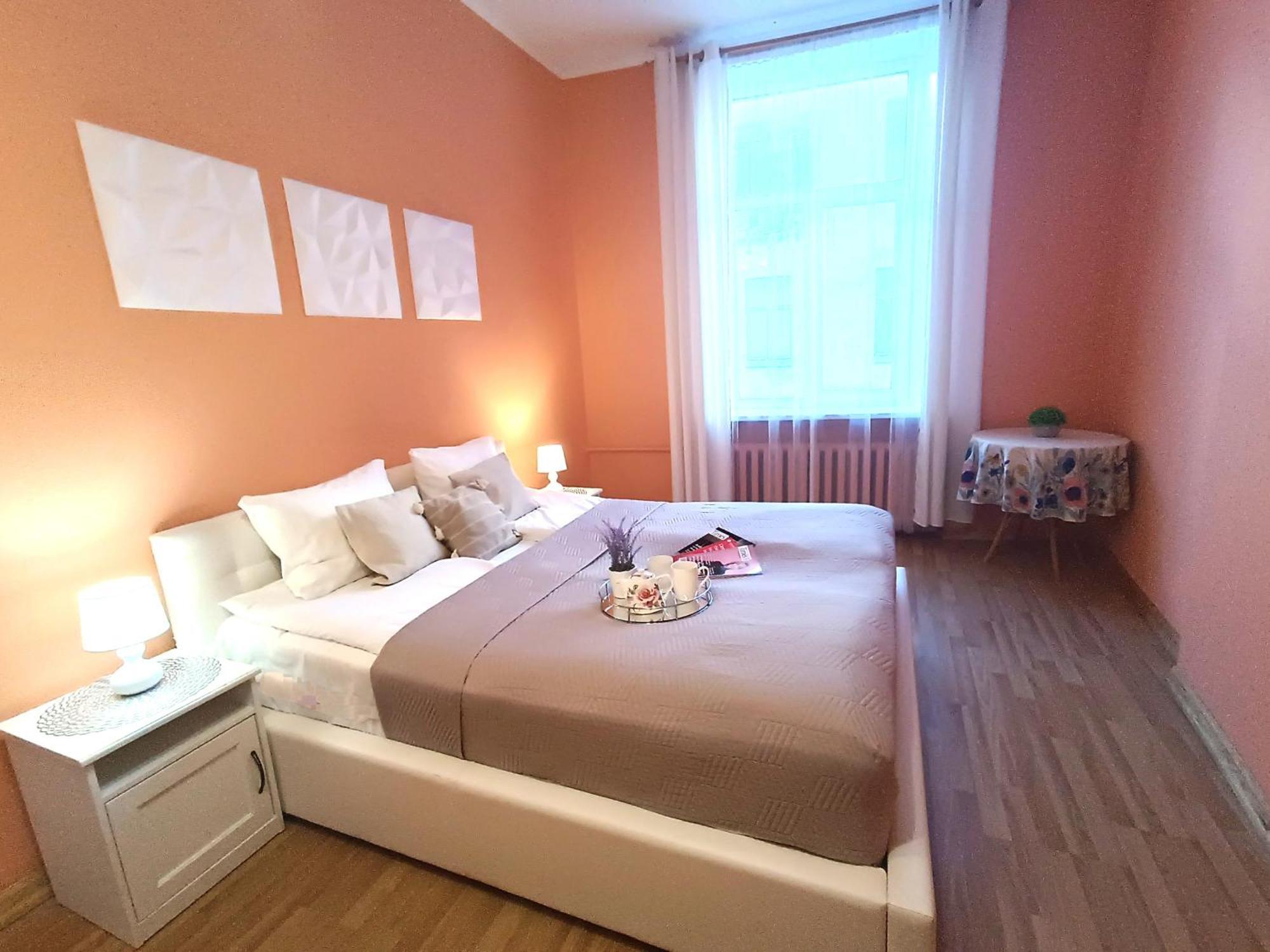 Spacious Old Town Family Peachy 2 Bedrooms Apartment, Nearby The Riga Presidential Castle Bagian luar foto
