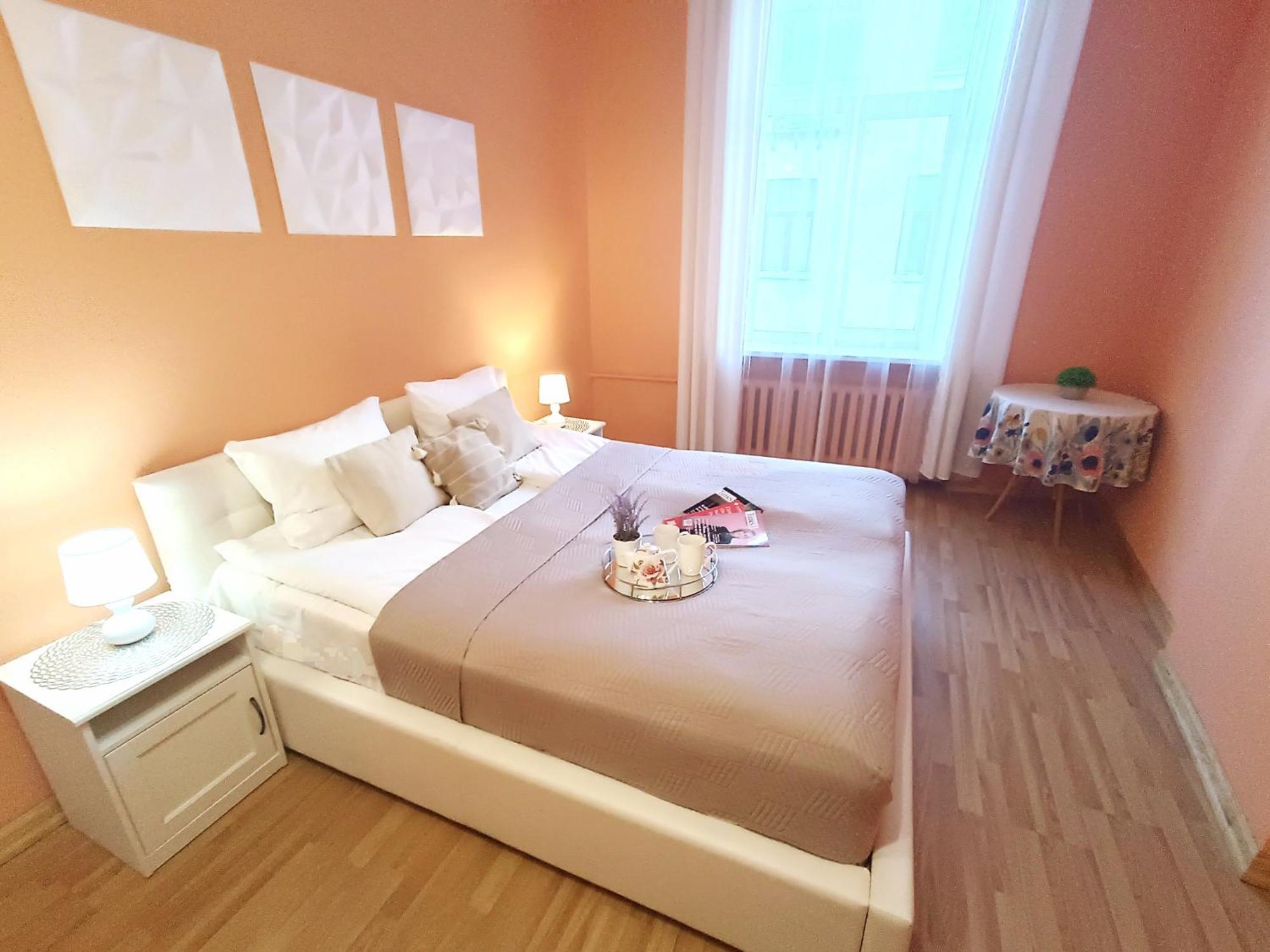 Spacious Old Town Family Peachy 2 Bedrooms Apartment, Nearby The Riga Presidential Castle Bagian luar foto