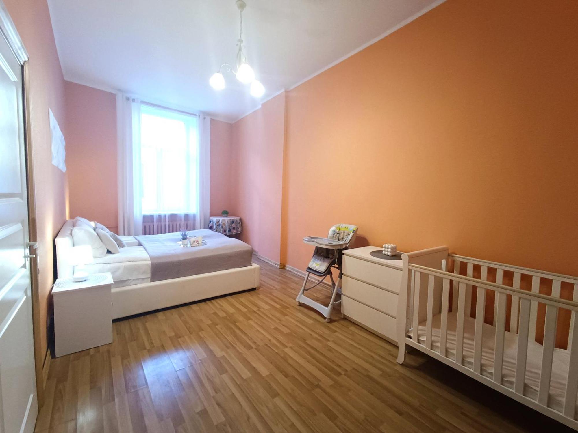 Spacious Old Town Family Peachy 2 Bedrooms Apartment, Nearby The Riga Presidential Castle Bagian luar foto