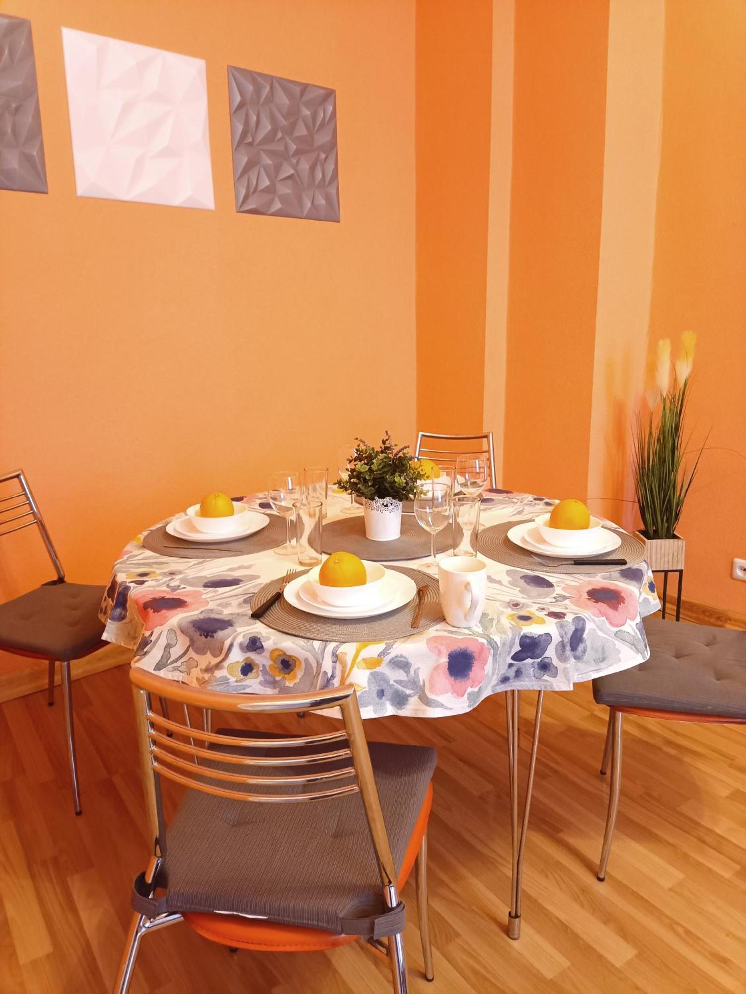 Spacious Old Town Family Peachy 2 Bedrooms Apartment, Nearby The Riga Presidential Castle Bagian luar foto