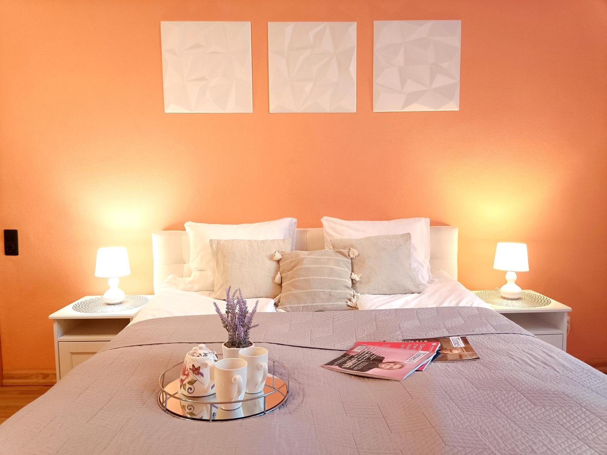 Spacious Old Town Family Peachy 2 Bedrooms Apartment, Nearby The Riga Presidential Castle Bagian luar foto