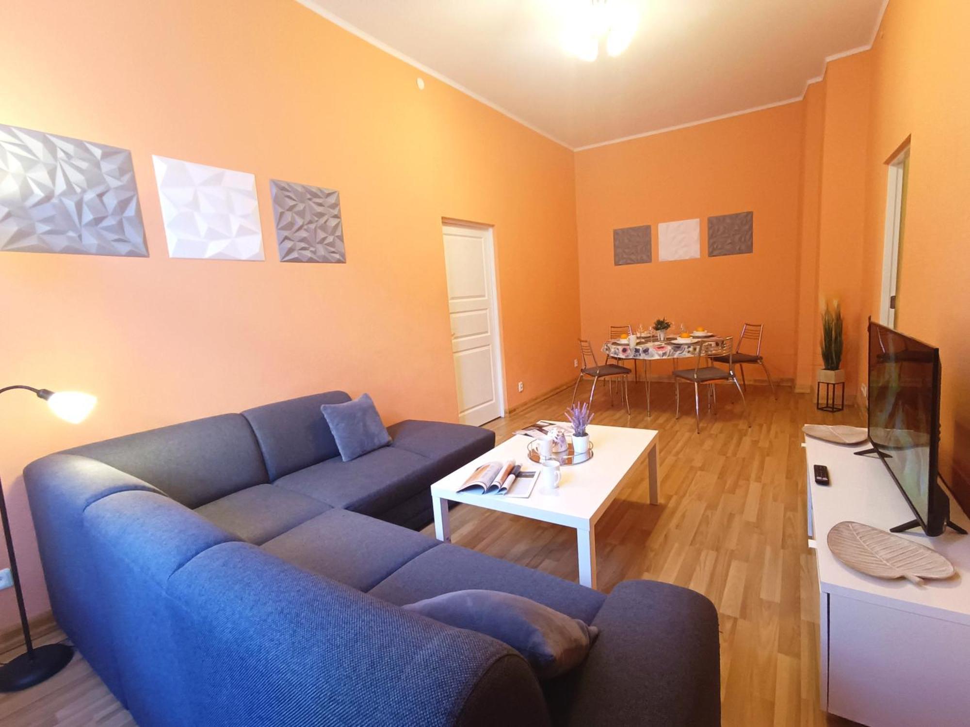 Spacious Old Town Family Peachy 2 Bedrooms Apartment, Nearby The Riga Presidential Castle Bagian luar foto