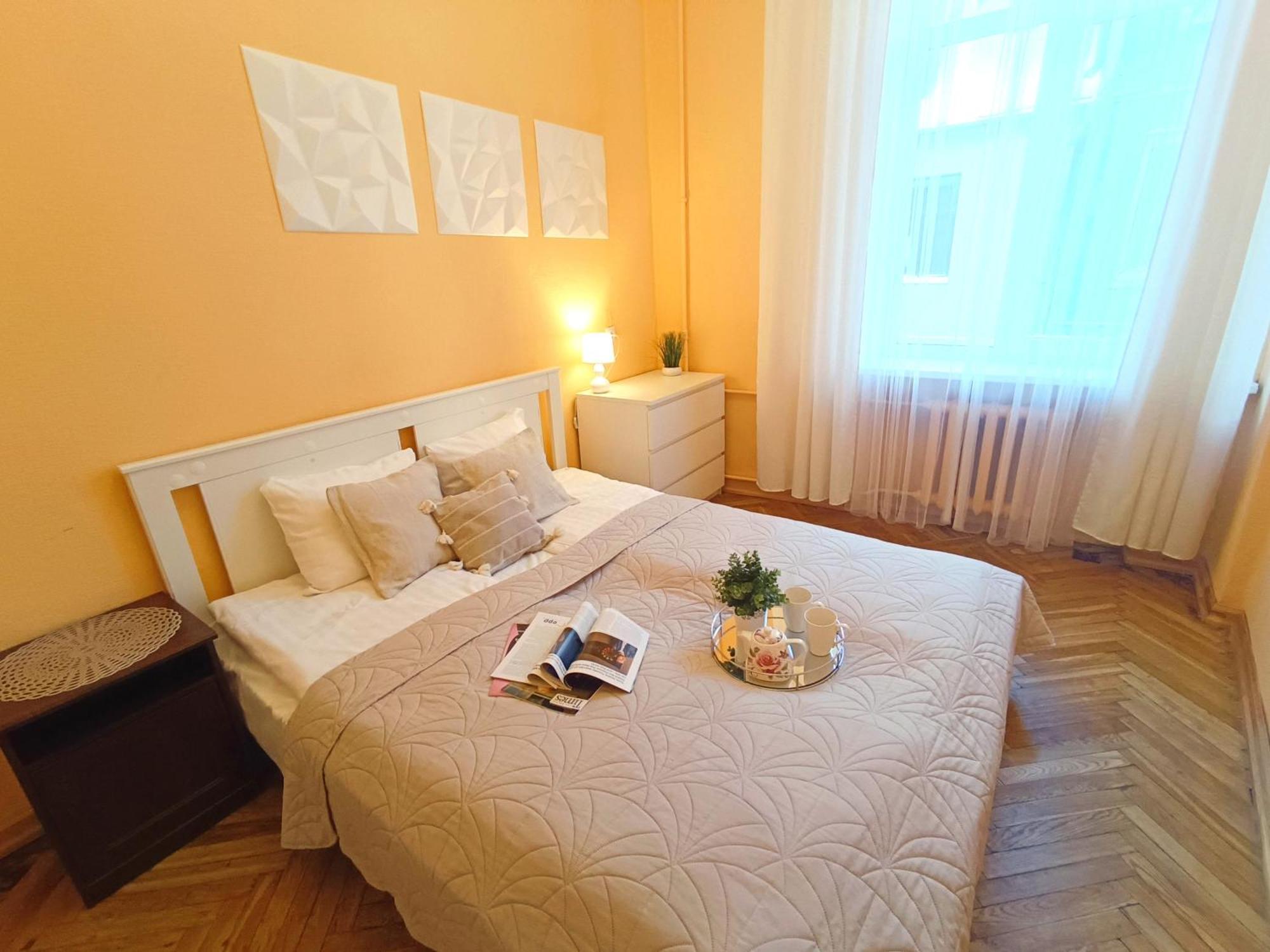 Spacious Old Town Family Peachy 2 Bedrooms Apartment, Nearby The Riga Presidential Castle Bagian luar foto